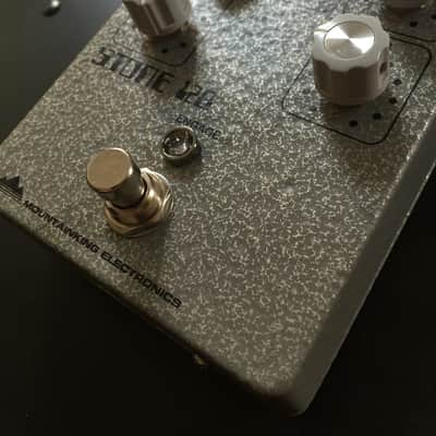 Mountainking Electronics Stone 128 Bass Booster/Overdrive image 2