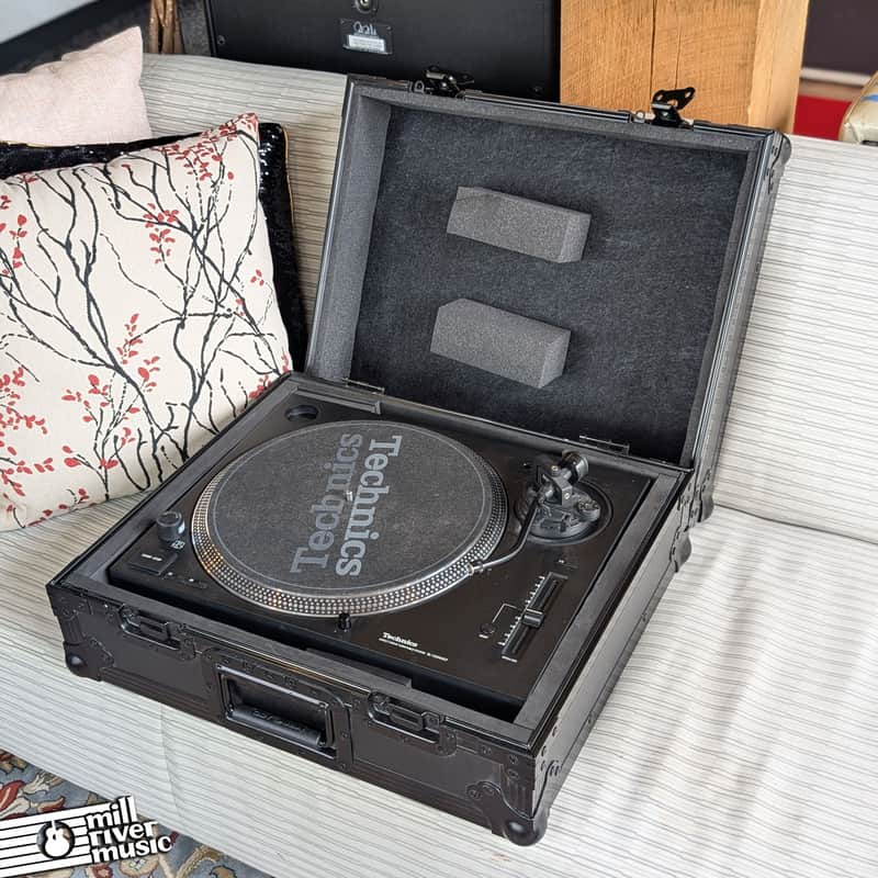 Technics SL-1200MK7 with Odyssey Flight Case *Very Good Condition*