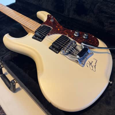 Mosrite The Nokie - Signed by Nokie Edwards & Semie Moseley - Case and box - Vintage image 1