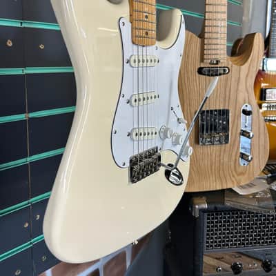 Fender MIJ ST68-85TX Stratocaster Vintage White 2014 Electric Guitar image 3