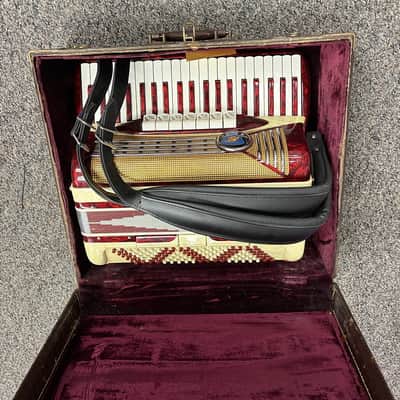 Cavalier 3 Reed Piano Accordion, Red image 10