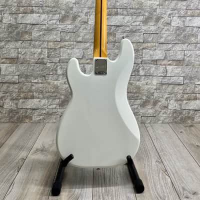 Squier Classic Vibe '60s Precision Bass, Laurel Fingerboard, Olympic White #0374510505 image 7