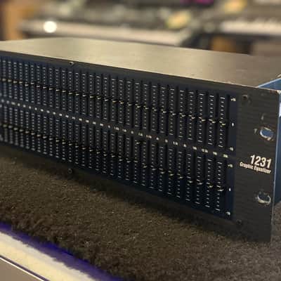 DBX 1231 Graphic Equalizer Dual 31 Band Rack Effect Unit with IEC Power Cable image 2