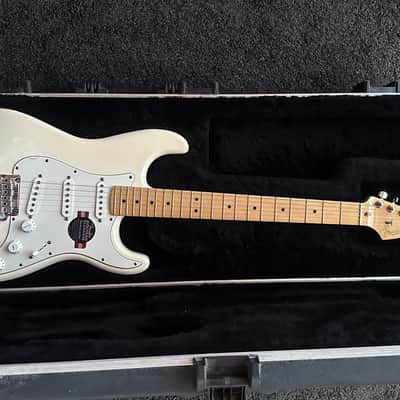 Fender American Standard Stratocaster with Maple Fretboard 2008 Olympic White image 2