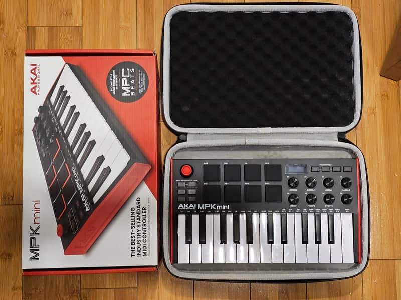 Akai MPK Mini Play MKIII Portable 25-Key MIDI Controller 2022 - Present - Black image 1