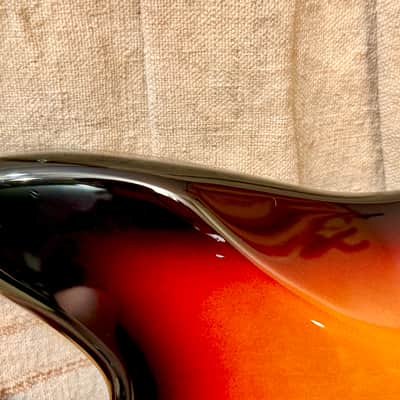 Fender MIJ Traditional 60's Jaguar 2021 - 3 Tone Sunburst image 15