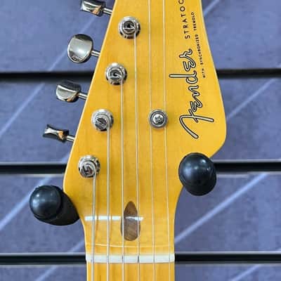 Fender 70th Anniversary American Vintage II 1954 Stratocaster Electric Guitar 2 Colour Sunburst image 4