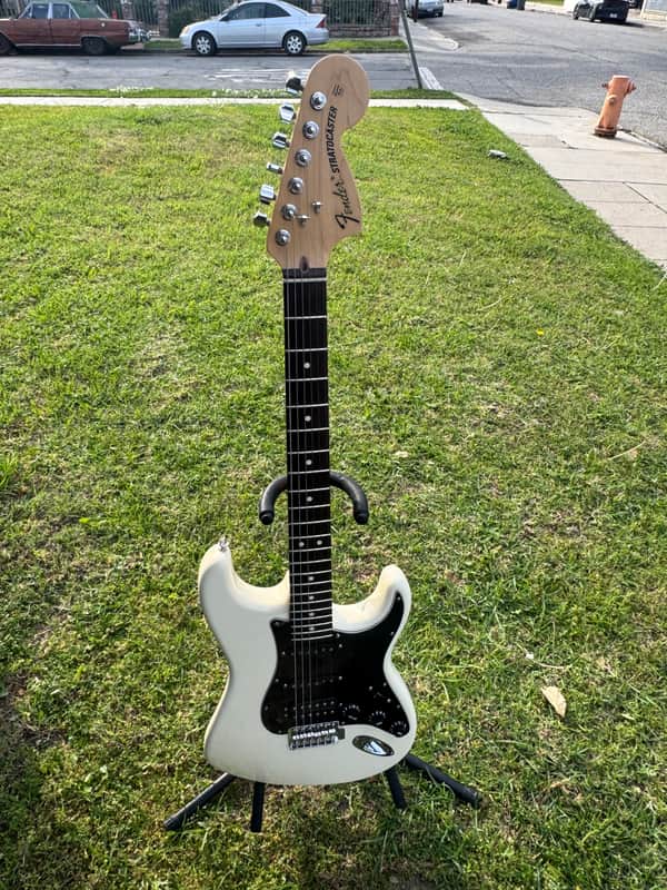 Fender American Special Stratocaster HSS with Rosewood Fretboard 2010  fender hard case- Olympic White