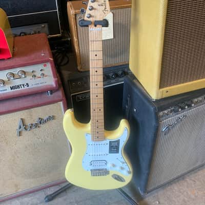 Fender Player Stratocaster 2022 - Buttercream image 1