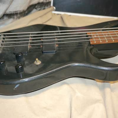 Peavey GV 5-string Bass Guitar Black * Graphite Neck * - For The Locals image 6