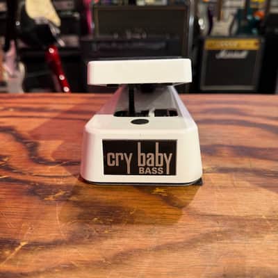 Dunlop 105Q Cry Baby Bass Wah image 2