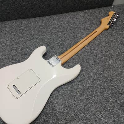 Fender Player Strat HSS MN PWT Electric Guitar - Versatile Sound image 2