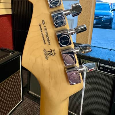 Fender AMERICAN PROFESSIONAL II STRATOCASTER® HSS 2024 - Mystic Surf Green image 8