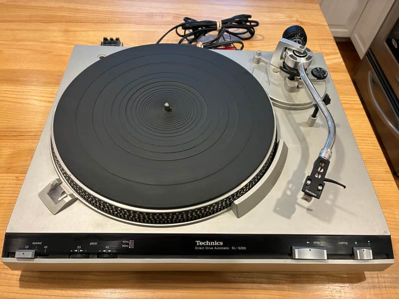 Technics SL-3200 1980s - Silver image 1