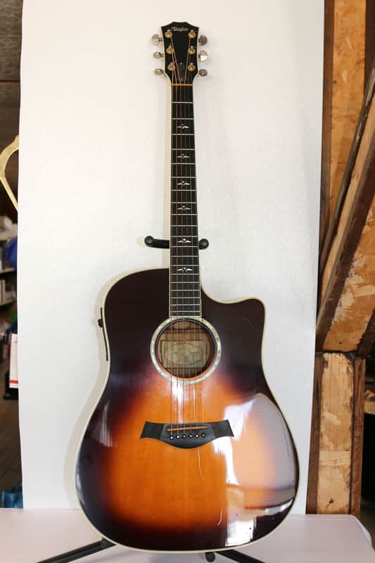 Taylor 610ce With Fishman Electronics Luthier Special - Top-Quality Acoustic at an Unbeatable Price