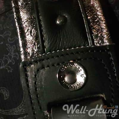 Well-Hung "Soul Collector" 3" wide padded leather guitar strap, Silver / Black with conchos image 6