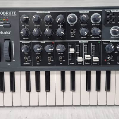 Arturia MicroBrute 25-Key Synthesizer 2014 - Present - Black image 2