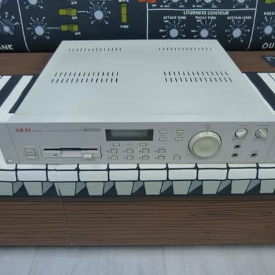 Akai S2000 MIDI Stereo Digital Sampler