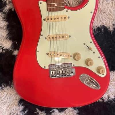 Squier Simon Neil Signature Classic Vibe Stratocaster 2012 - Fiesta Red Fender image 3