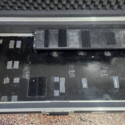 Dragon Case Pedalboard Flight Case Tour Roadcase (Gibson ES Style) 43x22x9 image 4