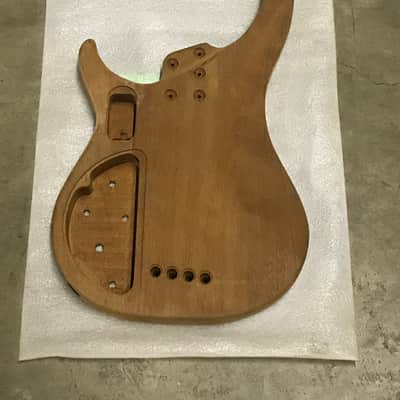 Peavey Cirrus 4 string guitar body image 1