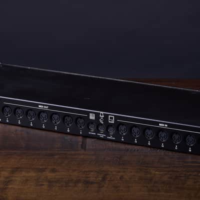 MOTU MIDI Timepiece II 8 in 8 out Mac serial midi interface w SMPTE excelent condition image 2