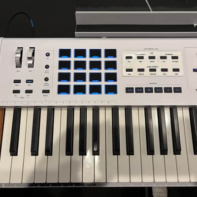 Arturia KeyLab 88 MkII MIDI Controller 2019 - Present - White image 4