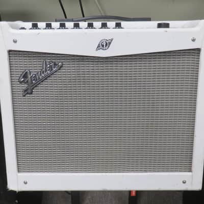 Fender Mustang III V.2 100-Watt 1x12" Modeling Guitar Combo 2015 - Snow White image 2