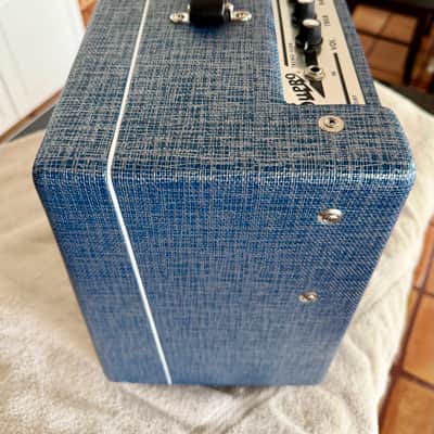 Supro 1622RT Tremo-Verb 25-watt 1x10" Tube Combo Amplifier 2010 - Blue/Silver Tolex image 6
