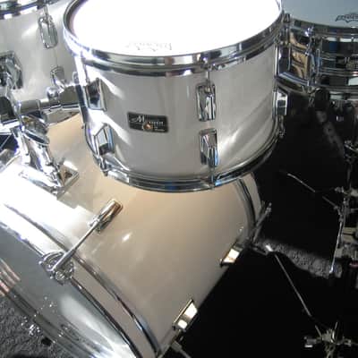 Pearl MAXWIN drums / 5-piece Shell Kit / Vintage (70's) snow white/ coffin-shaped lugs image 2