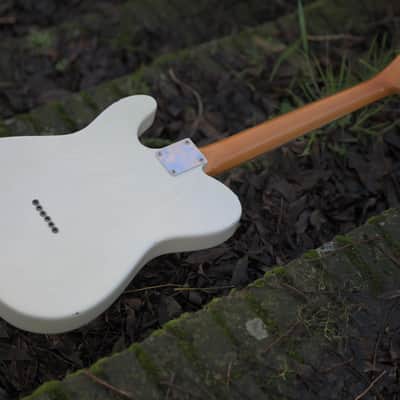Del-Tone 60's T-Style - Khaya Mahogany - Olympic White image 18