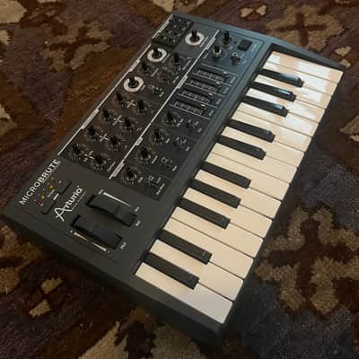 Arturia MicroBrute 25-Key Synthesizer 2014 - Present - Black