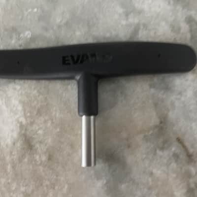 Immagine Evans HIGH TENSION DRUMM KEY 2026 - BLACK/CHROME - 3