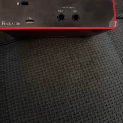Focusrite Scarlett Solo 3rd Gen USB Audio Interface 2019 - Present - Red / Black image 3