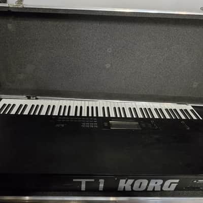Korg T1 Synthesiser / Workstation + Case ++ image 2