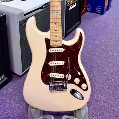 Fender American Deluxe Stratocaster Electric Guitar Olympic Pearl inc Hard Case (2011) image 2