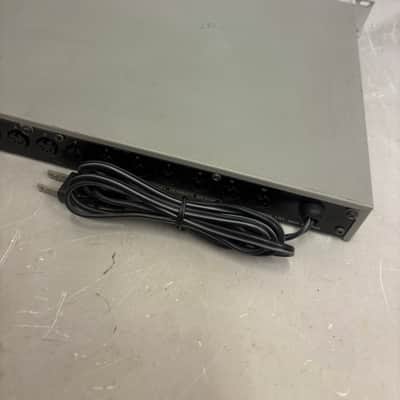 Akai ME-80P midi patchbay 8 in/10 out with 2x merge programmable image 7