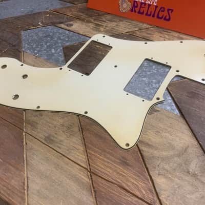 Real Life Relics Aged White 72 Telecaster® Deluxe Pickguard  [PGC2] imagen 3