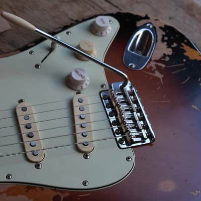 FENDER Mike McCready Signature Stratocaster 3-Color Sunburst Relic, HARDCASE, 3, 38 KG image 7