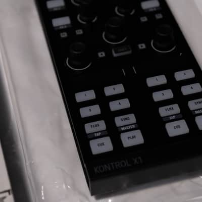 Native Instruments Traktor Kontrol X1 2010s - Black image 5