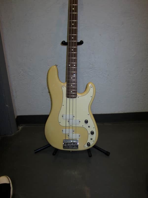 Fender Precision Bass Elite II 1983 cream/custard image 1