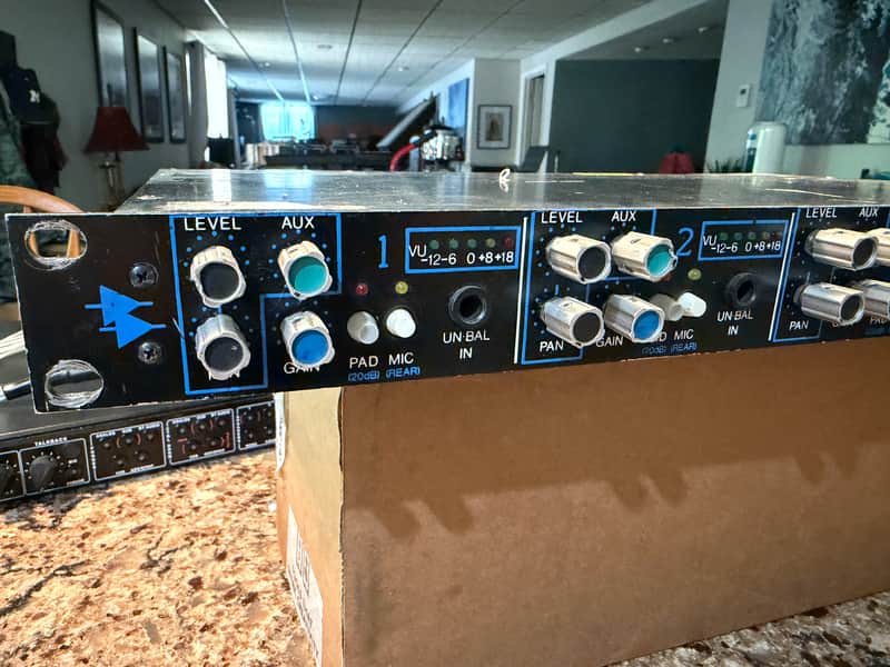 API 3124MB+ 4-Channel Mic Preamp Mixer 2003 - 2016 - Black image 1