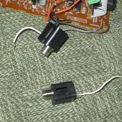 NOT working / For Repair / For parts / AS IS used Boss OS-2 CIRCUIT BOARD with circuit board components and INPUT, OUTPUT, & power jacks (NO: casing, LED, switch, bottom plate, knobs, nuts washers, screws & missing some wires) from around 2007 image 20