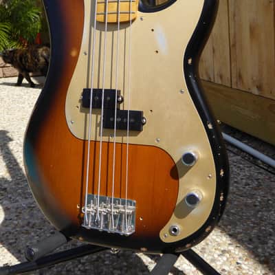 Fender Roadworn Precision 2014 Sunburst image 2