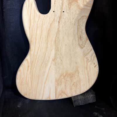 Guitar Mill '60s J-Style Bass Body / Ultra Light Swamp Ash / 4 lbs. 4 oz. (#GIN-4016) image 2