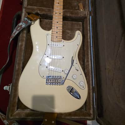 Fender American Special Stratocaster with Maple Fretboard 2015 - 2018 - Olympic White image 1