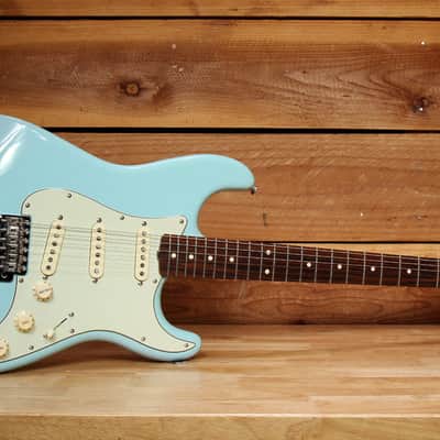 Fender Special Edition 60s Stratocaster Lacquer Daphne Blue Matching Head 29778 image 2