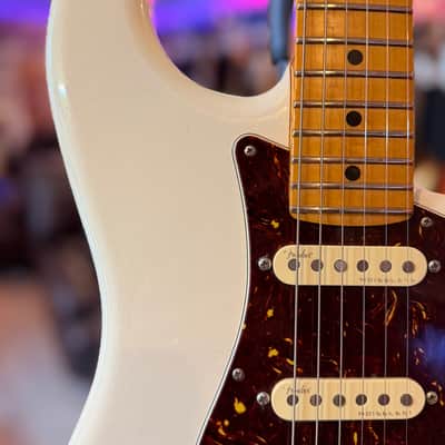 Fender American Ultra Stratocaster HSS 2021 - Arctic Pearl image 3