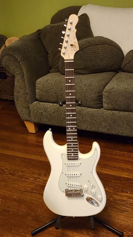 G&L Legacy USA 2010 - Vintage White image 1