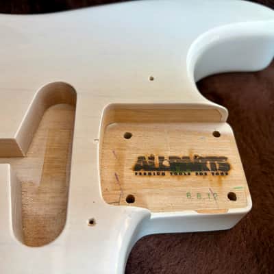 Allparts Stratocaster body - see through blonde image 4